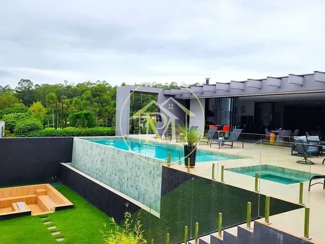 Casa com 2394m² 5 quartos e 8 banheiros, à venda, no bairro Vila Martins em Itu