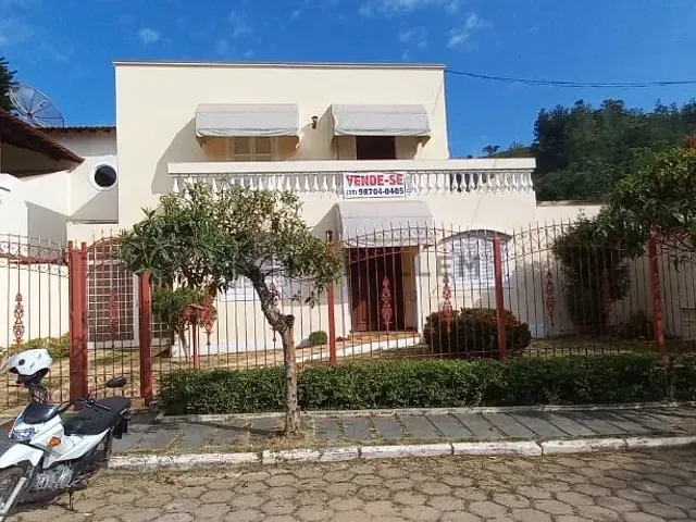 Casa com 350m² 4 quartos e 2 banheiros, à venda, no bairro Pinheirinho em Itajubá