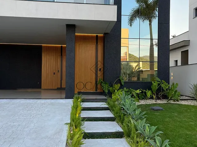 Casa 5 quartos e 5 banheiros, à venda, no bairro Santa Regina em Camboriú