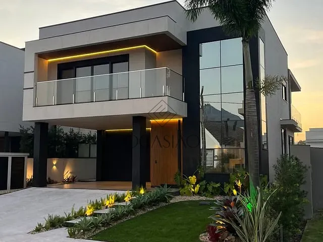 Casa 5 quartos e 5 banheiros, à venda, no bairro Santa Regina em Camboriú