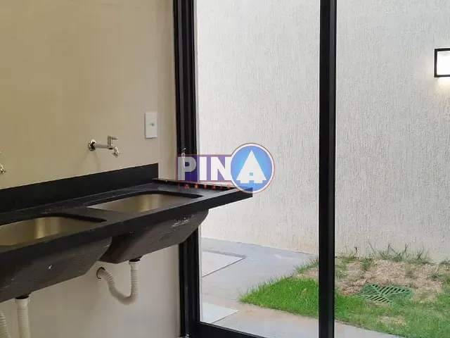 Casa com 421m² 3 quartos e 5 banheiros, à venda, no bairro Residencial Goiânia Golfe Clube em Goiânia