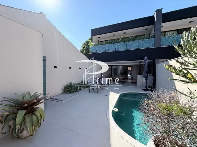 Casa com 180m² 4 quartos e 6 banheiros, à venda, no bairro Piratininga em Niterói
