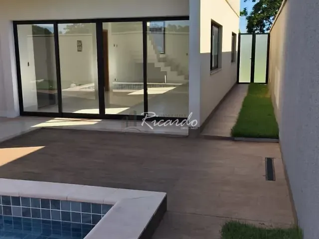 Casa com 247m² 3 quartos e 5 banheiros, à venda, no bairro Rosa de Leiria Condomínio Horizontal em Goianira