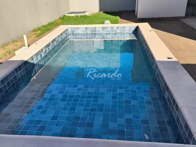 Casa com 247m² 3 quartos e 5 banheiros, à venda, no bairro Rosa de Leiria Condomínio Horizontal em Goianira