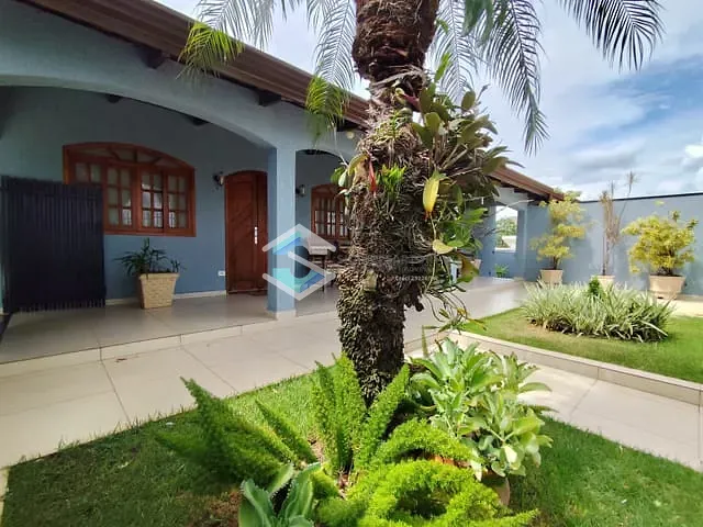 Casa 4 quartos e 3 banheiros, à venda, no bairro Nova Jacarezinho em Jacarezinho