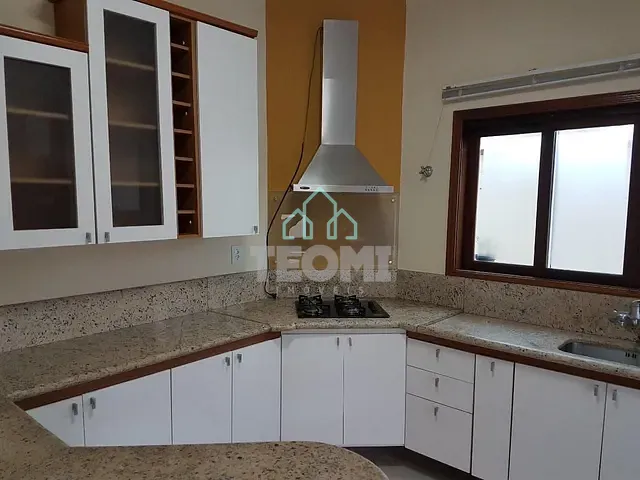 Casa com 300m² 3 quartos e 3 banheiros, à venda, no bairro Loteamento Industrial em Taubaté