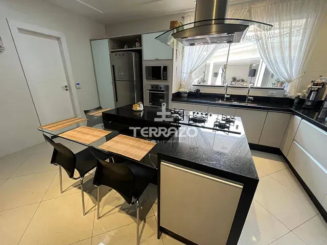 Casa com 672m² 4 quartos e 4 banheiros, à venda, no bairro Jardim Amália em Volta Redonda