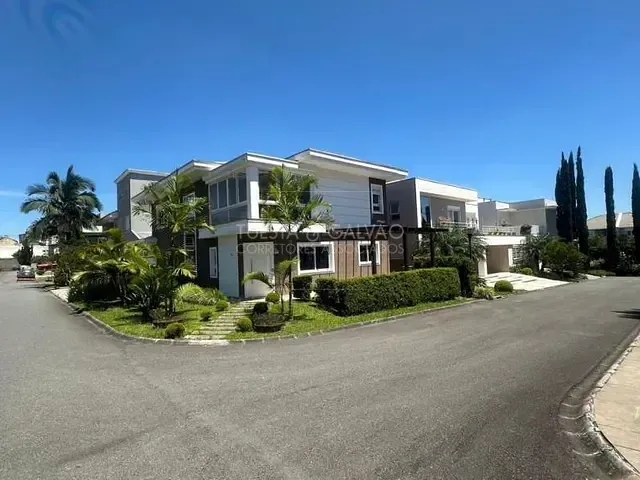 Casa com 246m² 4 quartos e 5 banheiros, à venda, no bairro Xaxim em Curitiba