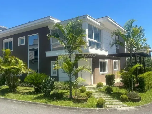 Casa com 246m² 4 quartos e 5 banheiros, à venda, no bairro Xaxim em Curitiba