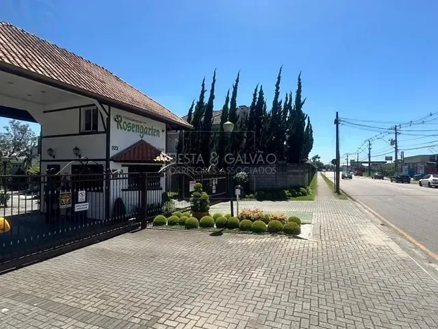 Casa com 246m² 4 quartos e 5 banheiros, à venda, no bairro Xaxim em Curitiba
