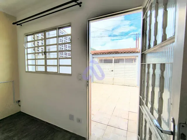 Casa 2 quartos e 1 banheiro, para alugar, no bairro Braz Cubas em Mogi das Cruzes