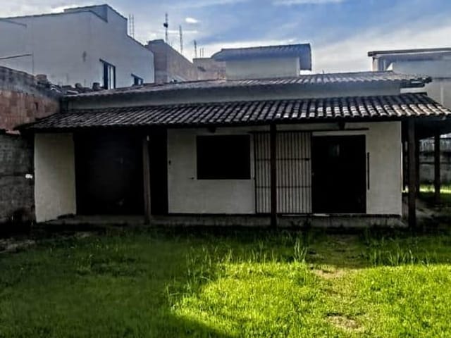 Casa com 600m² 3 quartos e 2 banheiros, à venda, no bairro Cidade Praiana em Rio das Ostras