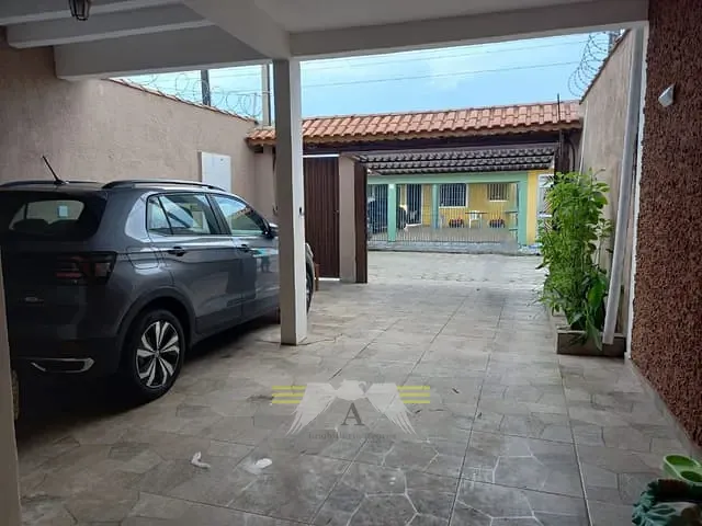 Casa com 240m² 3 quartos e 4 banheiros, à venda ou para alugar, no bairro Balneario Oceanópolis em Mongaguá