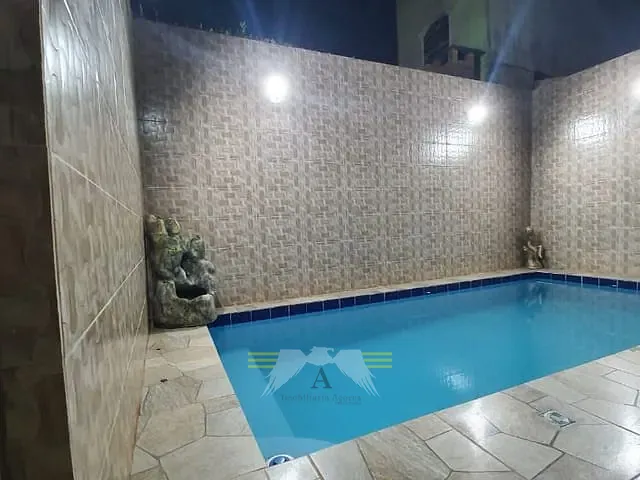 Casa com 240m² 3 quartos e 4 banheiros, à venda ou para alugar, no bairro Balneario Oceanópolis em Mongaguá