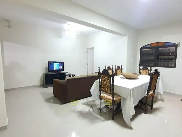 Casa com 240m² 3 quartos e 4 banheiros, à venda ou para alugar, no bairro Balneario Oceanópolis em Mongaguá