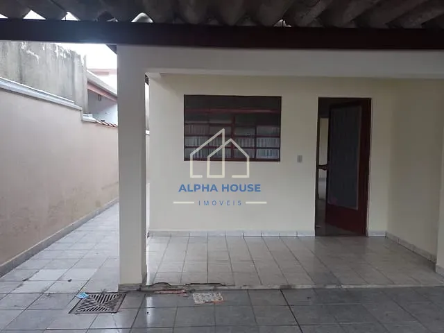 Casa com 250m² 3 quartos e 2 banheiros, à venda, no bairro Conjunto Residencial Araretama em Pindamonhangaba