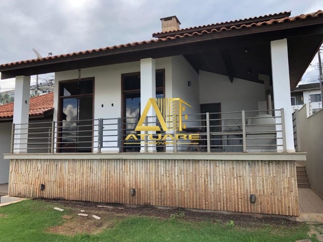 Casa com 270m², à venda, no bairro FÁTIMA II em Pouso Alegre