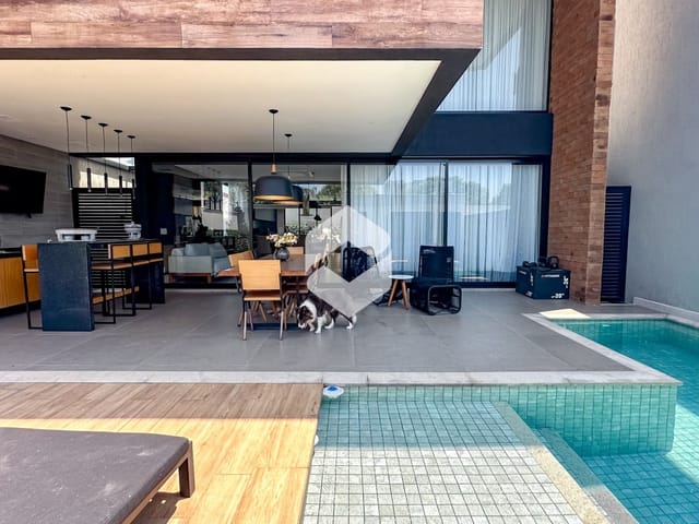 Casa com 260m² 4 quartos e 7 banheiros, à venda ou para alugar, no bairro Recreio dos Bandeirantes em Rio de Janeiro