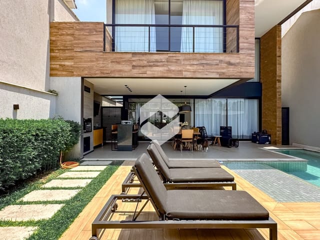 Casa com 260m² 4 quartos e 7 banheiros, à venda ou para alugar, no bairro Recreio dos Bandeirantes em Rio de Janeiro