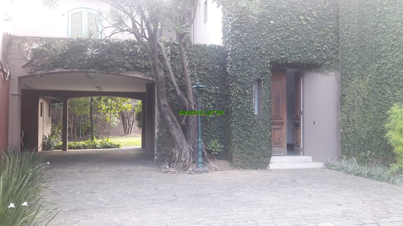 Casa à venda com 4 quartos, 576m² - Foto 1