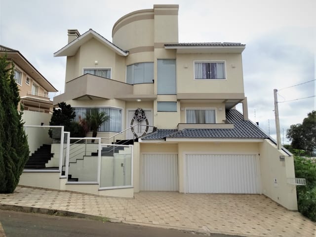 Casa com 400m² 4 quartos e 6 banheiros, à venda, no bairro Estrela em Ponta Grossa
