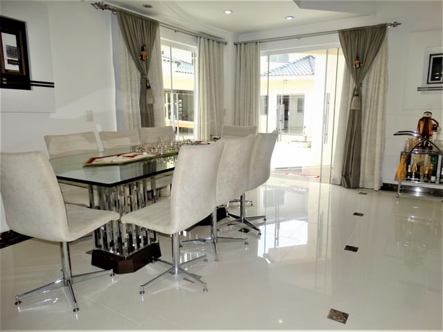 Casa com 400m² 4 quartos e 6 banheiros, à venda, no bairro Estrela em Ponta Grossa