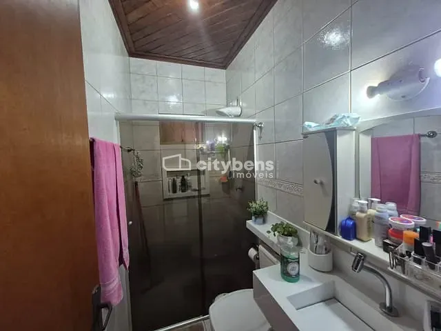 Casa 3 quartos e 3 banheiros, à venda, no bairro Conjunto Habitacional Vicente Luiz Grosso em Araçatuba
