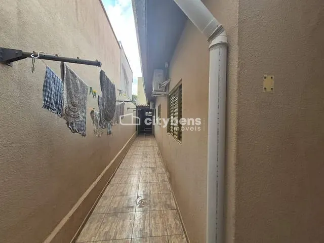 Casa 3 quartos e 3 banheiros, à venda, no bairro Conjunto Habitacional Vicente Luiz Grosso em Araçatuba