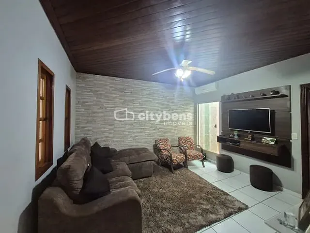 Casa 3 quartos e 3 banheiros, à venda, no bairro Conjunto Habitacional Vicente Luiz Grosso em Araçatuba