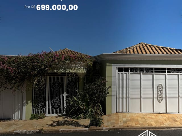 Casa com 3036m² 3 quartos e 3 banheiros, à venda, no bairro Jardim São Vicente em Franca
