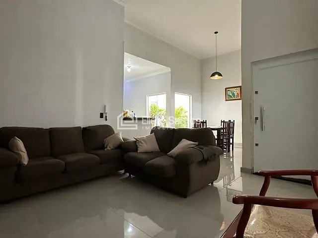 Casa com 200m² 3 quartos e 2 banheiros, à venda, no bairro Terrazul SM em Santa Bárbara D'Oeste