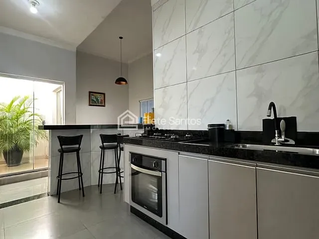 Casa com 200m² 3 quartos e 2 banheiros, à venda, no bairro Terrazul SM em Santa Bárbara D'Oeste