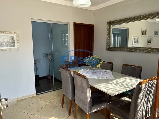 Sobrado com 360m² 7 quartos e 6 banheiros, à venda, no bairro Vila Santana em Cambé