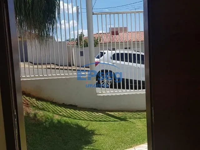 Sobrado com 360m² 7 quartos e 6 banheiros, à venda, no bairro Vila Santana em Cambé