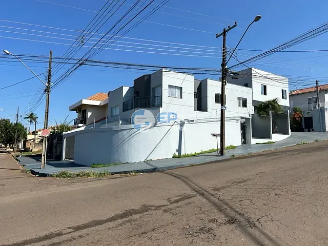 Sobrado com 360m² 7 quartos e 6 banheiros, à venda, no bairro Vila Santana em Cambé