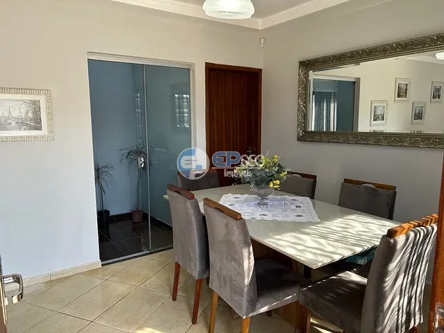 Sobrado com 360m² 7 quartos e 6 banheiros, à venda, no bairro Vila Santana em Cambé