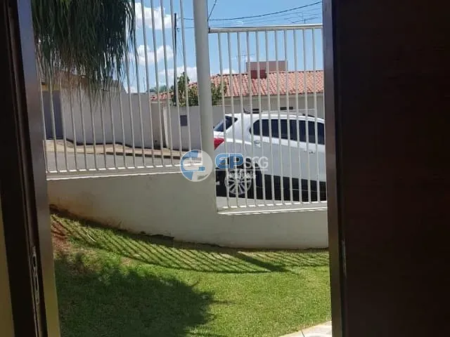 Sobrado com 360m² 7 quartos e 6 banheiros, à venda, no bairro Vila Santana em Cambé