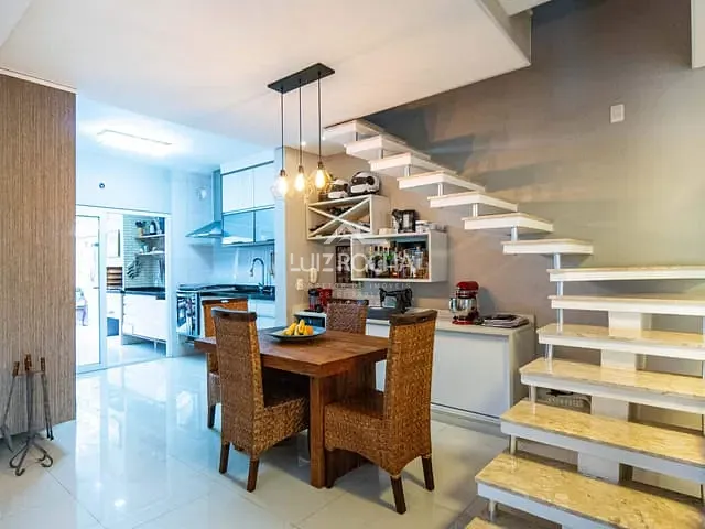 Casa com 118m² 3 quartos e 3 banheiros, à venda, no bairro Chácara Pavoeiro em Cotia