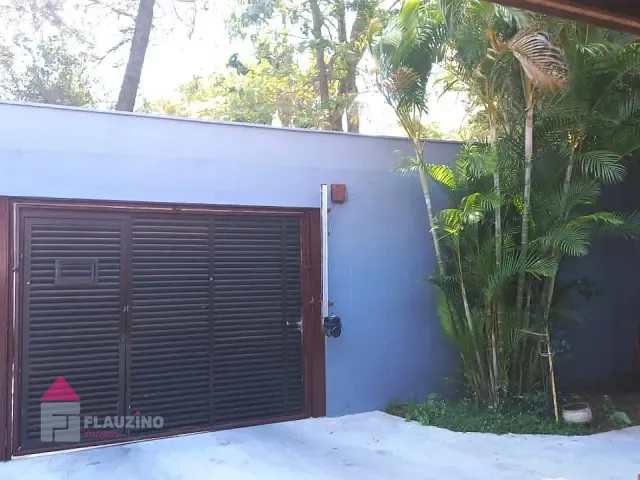 Casa com 300m² 3 quartos e 2 banheiros, à venda, no bairro Parque Maria Helena em São Paulo