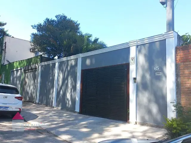 Casa com 300m² 3 quartos e 2 banheiros, à venda, no bairro Parque Maria Helena em São Paulo