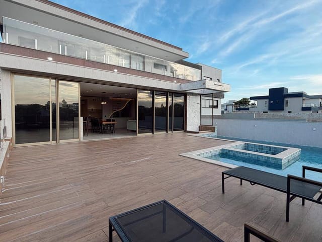 Casa com 658m² 4 quartos e 5 banheiros, à venda, no bairro Manguinhos em Serra