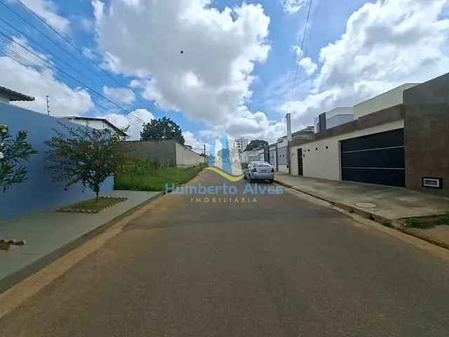 Casa com 360m² 2 quartos e 1 banheiro, à venda, no bairro Candeias em Vitória da Conquista