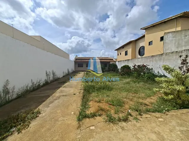Casa com 360m² 2 quartos e 1 banheiro, à venda, no bairro Candeias em Vitória da Conquista