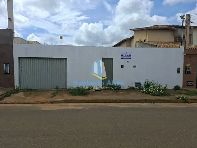 Casa com 360m² 2 quartos e 1 banheiro, à venda, no bairro Candeias em Vitória da Conquista