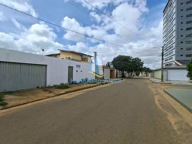Casa com 360m² 2 quartos e 1 banheiro, à venda, no bairro Candeias em Vitória da Conquista