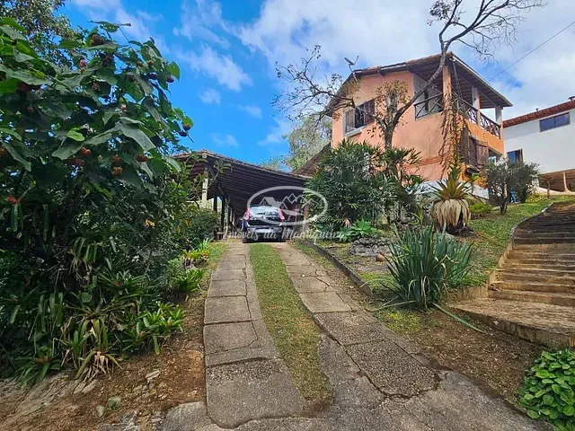Casa com 670m² 4 quartos e 3 banheiros, à venda, no bairro Fazendinha (Penedo) em Itatiaia