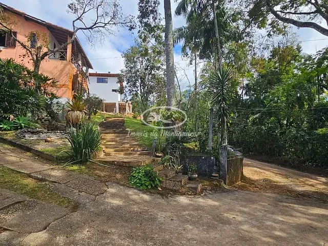 Casa com 670m² 4 quartos e 3 banheiros, à venda, no bairro Fazendinha (Penedo) em Itatiaia