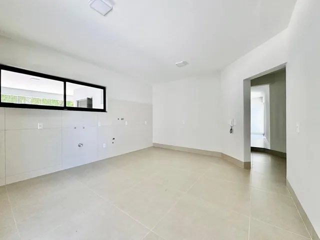 Casa com 500m² 6 quartos e 6 banheiros, para alugar, no bairro Mediterrâneo em Londrina