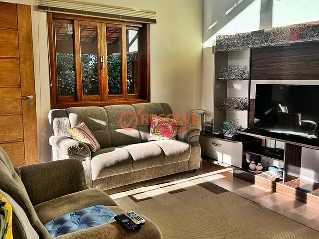 Casa com 2930m² 3 quartos e 4 banheiros, à venda, no bairro Capoeirinha em Guararema