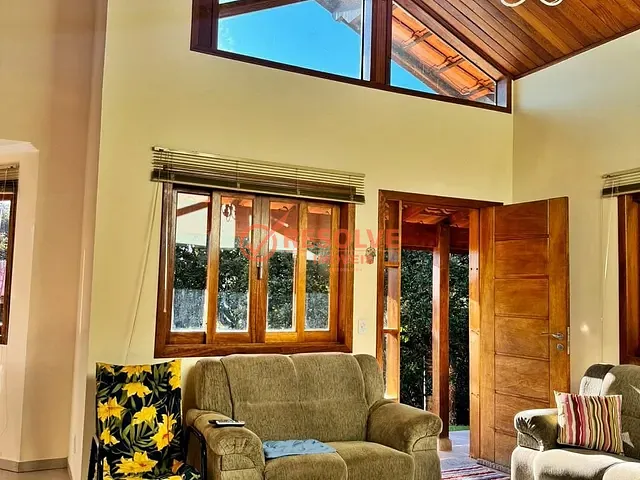 Casa com 2930m² 3 quartos e 4 banheiros, à venda, no bairro Capoeirinha em Guararema